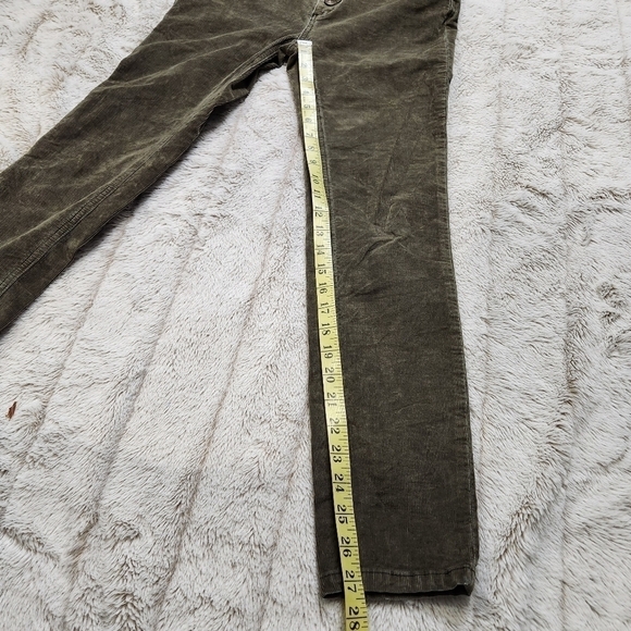 Size 25 Pant Ultra slim Corduroy Olive green color FREE PEOPLE - Picture 12 of 16